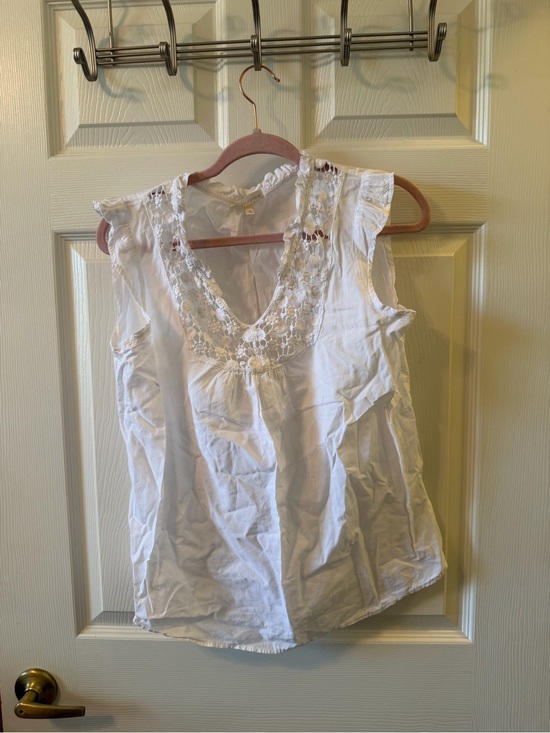 Hester & Orchard Tops - White Crochet V-Neck Sleeveless Blouse